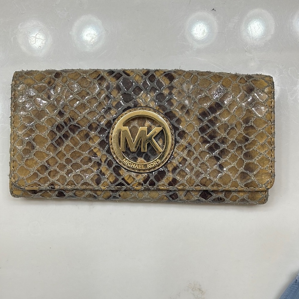 Michael kors wallet